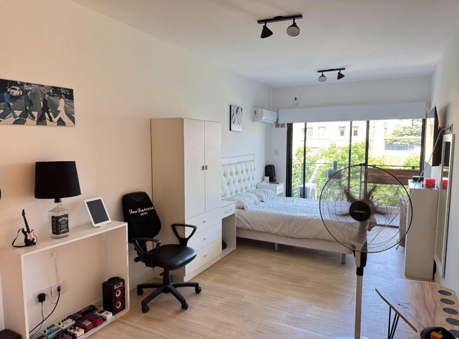 Foto de Alquiler monoambiente 40 mts c/balcón vista abierta Flores, como nuevo, imagen 1