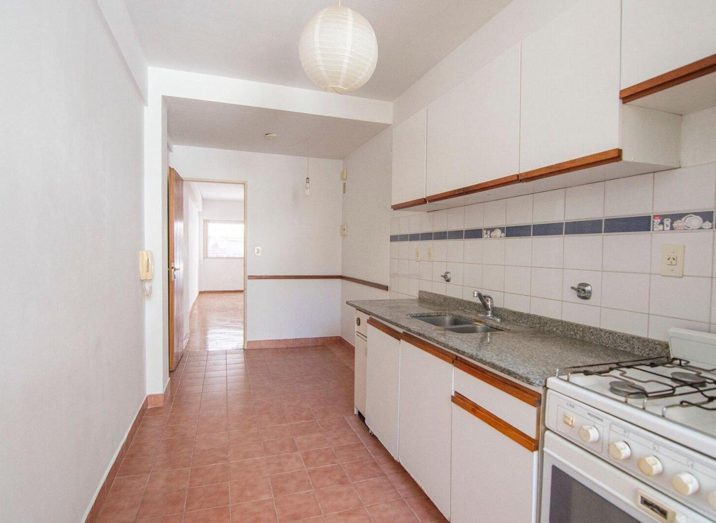 Foto de DEPARTAMENTO 3 AMB EN VENTA CABALLITO CON COCHERA, imagen 4