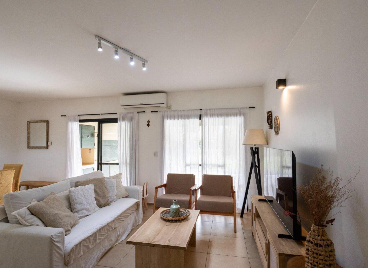 Foto de VENTA CASA 5 AMBIENTES - ROBLE JOVEN PILAR, imagen 3