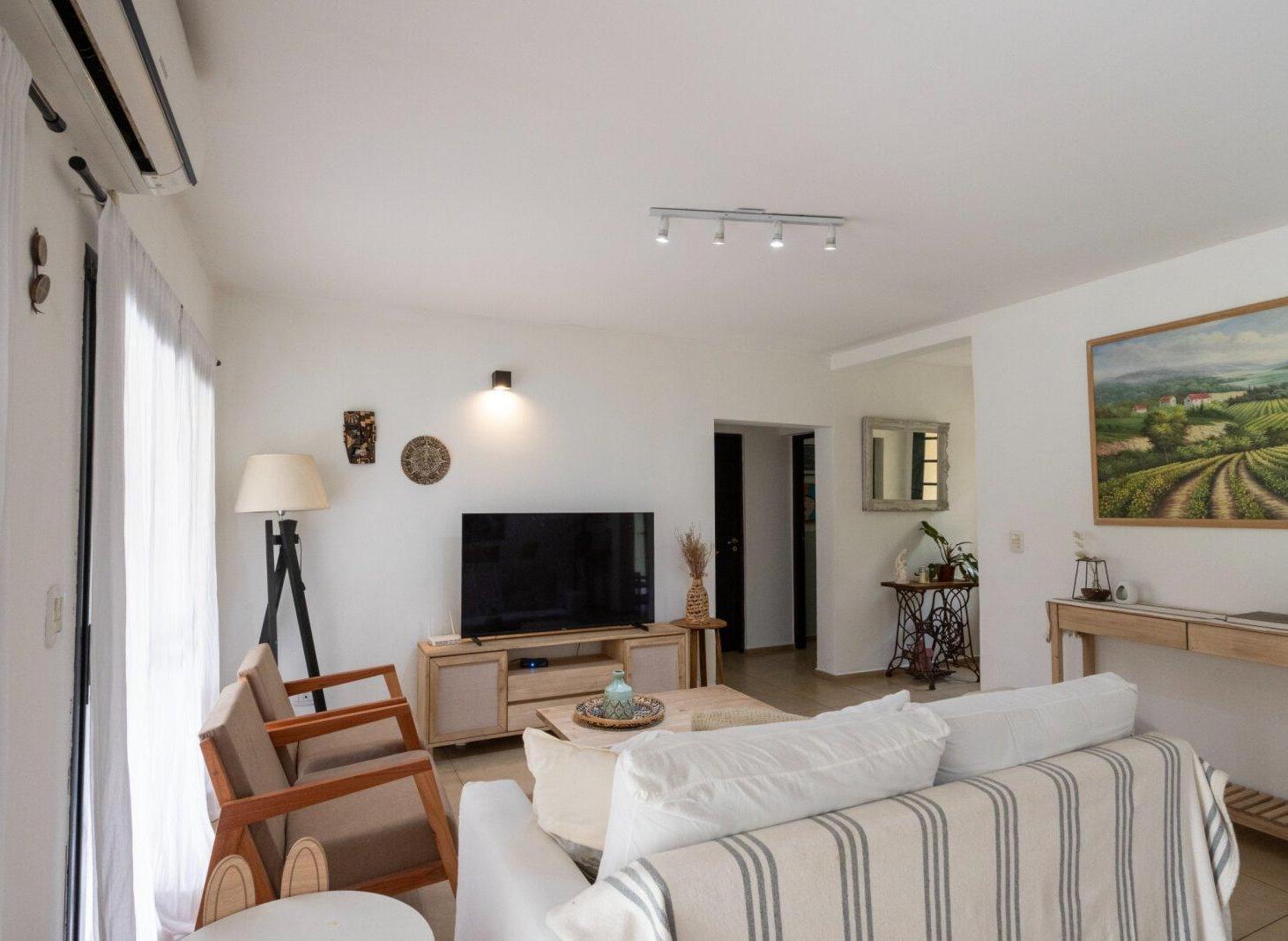Foto de VENTA CASA 5 AMBIENTES - ROBLE JOVEN PILAR, imagen 2