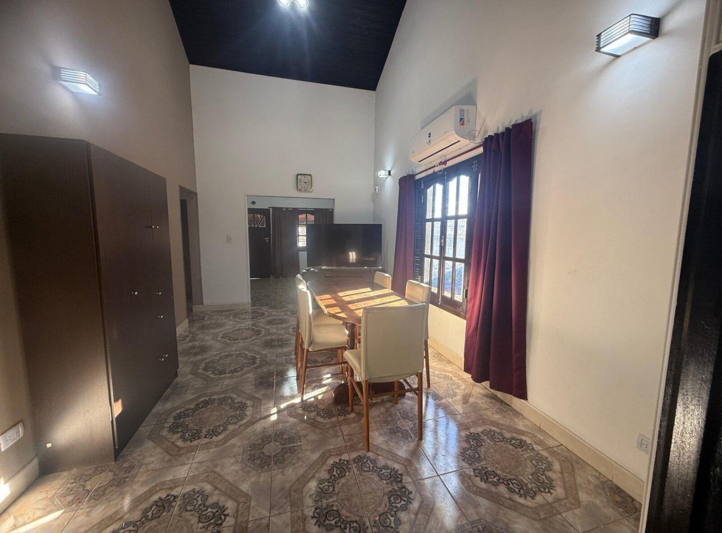 Foto de VENTA Casa Multifamiliar 6 ambientes en Zárate, imagen 2