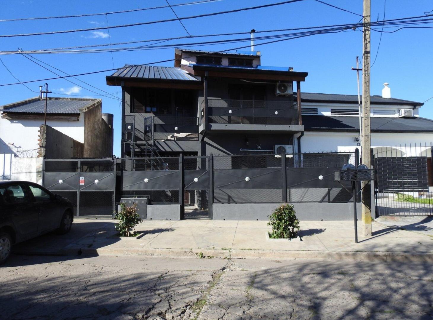 Foto de VENTA Casa Multifamiliar 6 ambientes en Zárate, imagen 1