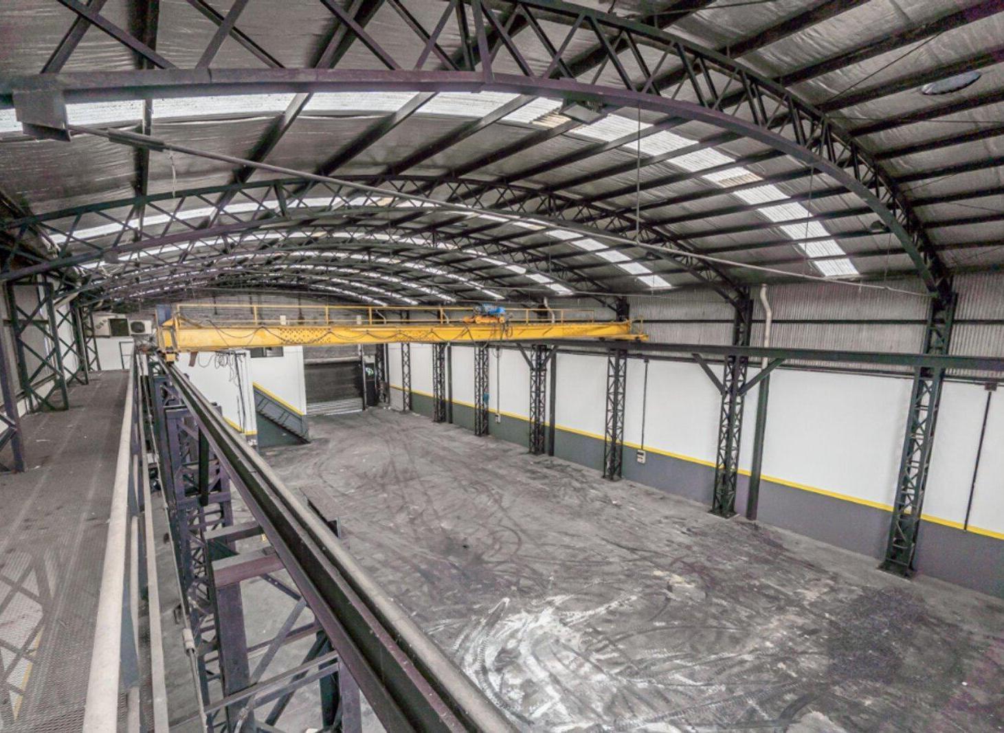 Foto de VENTA DEPOSITO INDUSTRIAL CON RENTA 960 m² – 11 M DE ALTURA – PUENTE, imagen 1