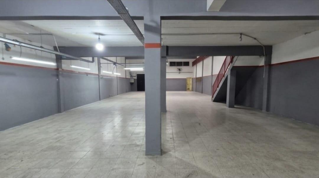 Foto de Alquiler Deposito 500m2 en Lomas del Mirador, imagen 4