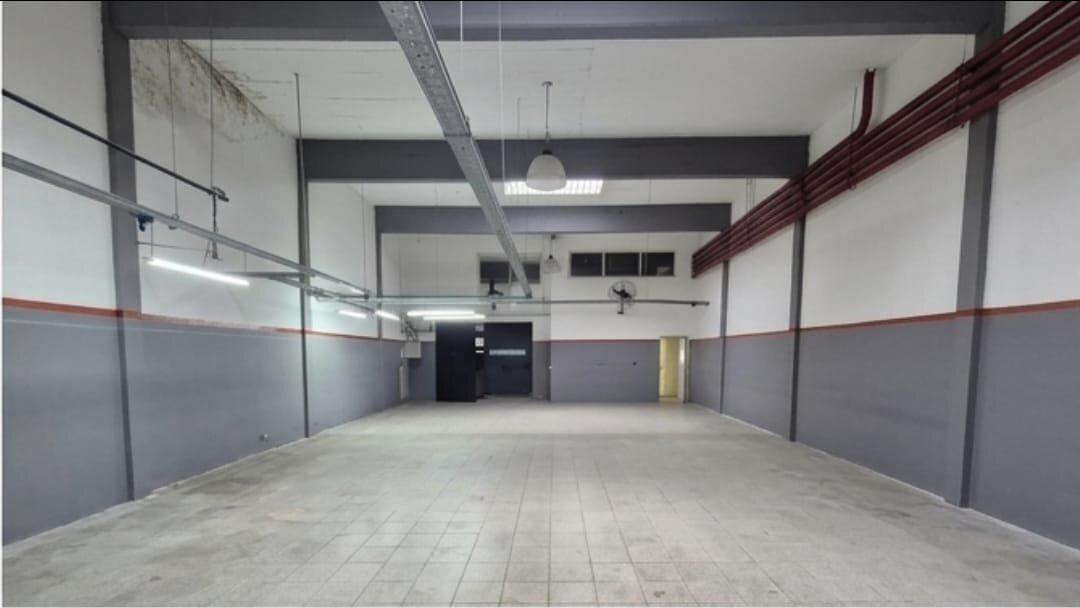 Foto de Alquiler Deposito 500m2 en Lomas del Mirador, imagen 3