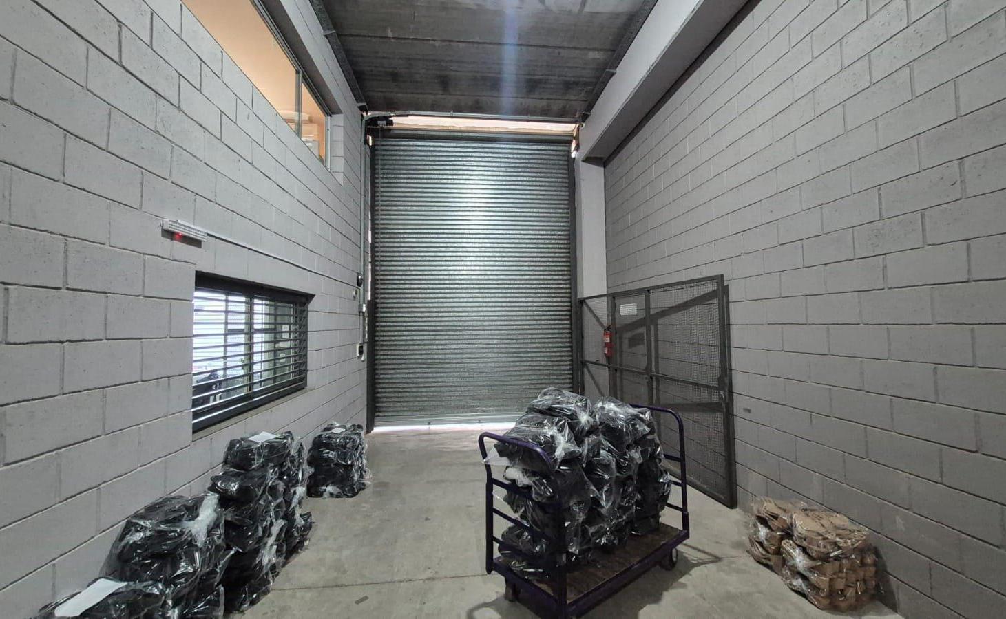 Foto de Venta Deposito/Galpón 1200m2 en Lomas del Mirador, imagen 2