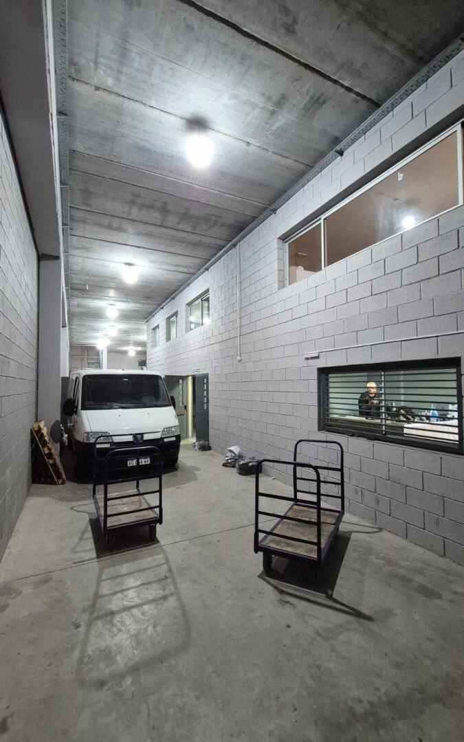 Foto de Venta Deposito/Galpón 1200m2 en Lomas del Mirador, imagen 5