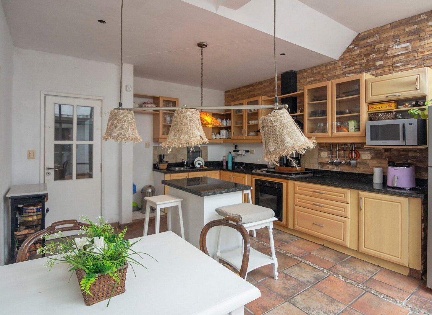 Foto de VENTA CASA CON PILETA Y COCHERA EN OLIVOS, imagen 3