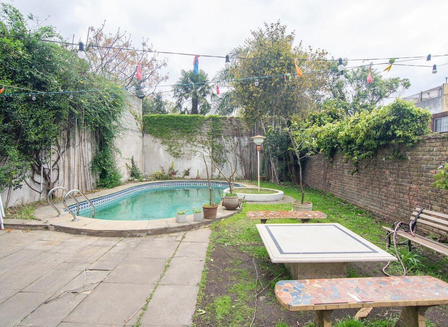 Foto de VENTA CASA CON PILETA Y COCHERA EN OLIVOS, imagen 1