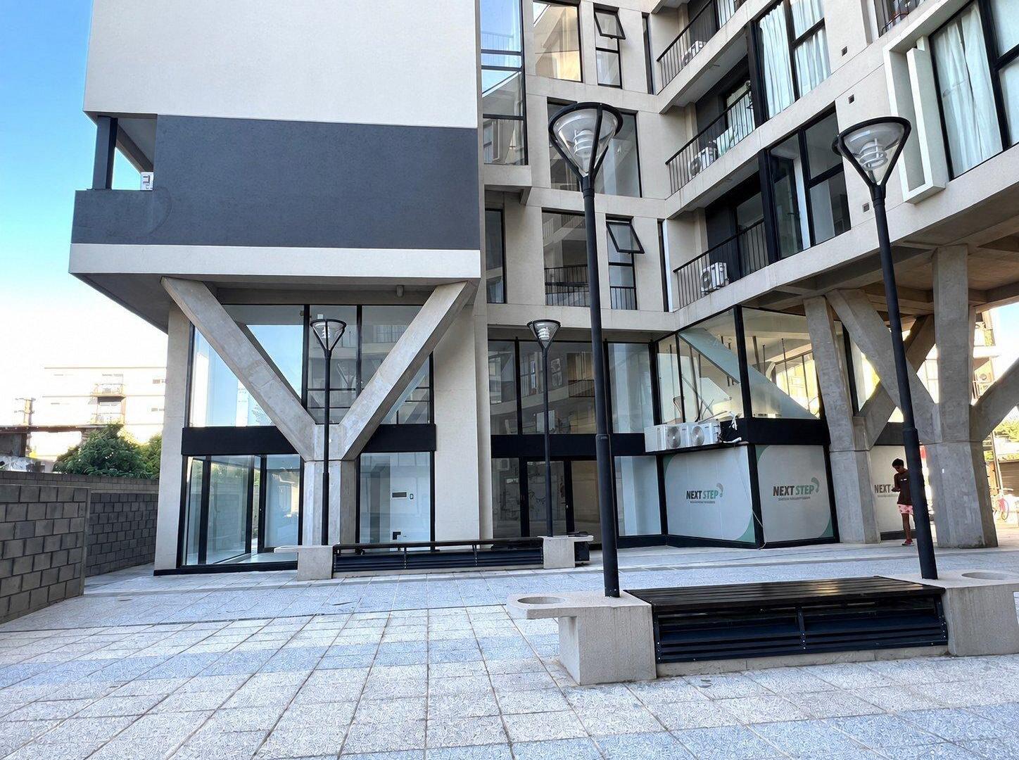 Foto de Local comercial + 2 cocheras en Escobar Centro, imagen 2