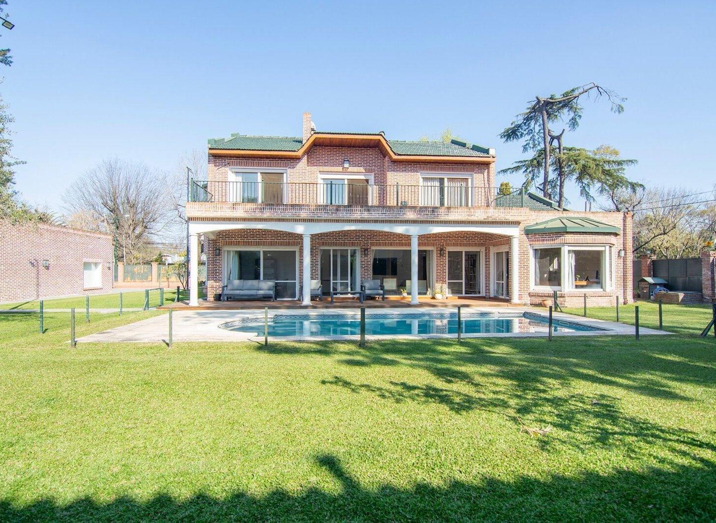 Foto de venta de casa residencial de 5 dormitorios en Alto Perú, imagen 2