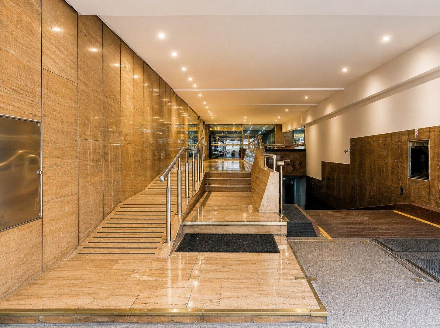 Foto de VENTA | INVERSIÓN EN RECOLETA | COCHERA PARA 2 MOTOS | ALTO POTENCIAL, imagen 2
