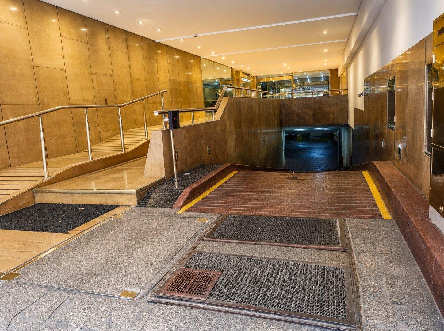 Foto de VENTA | INVERSIÓN EN RECOLETA | COCHERA PARA 2 MOTOS | ALTO POTENCIAL, imagen 3