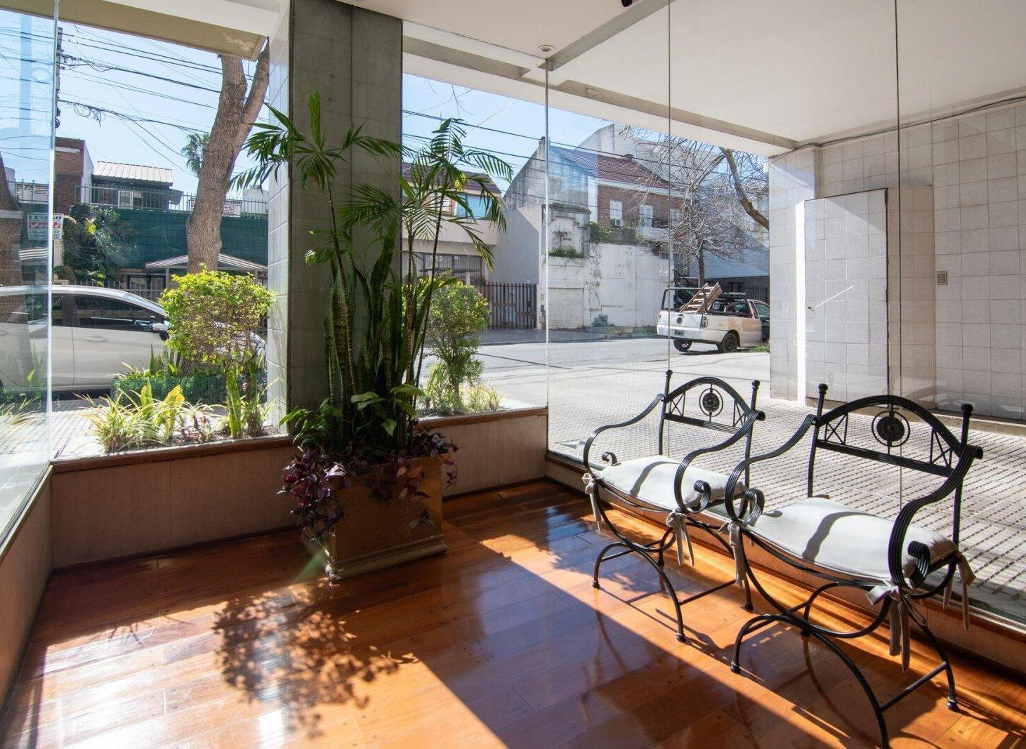 Foto de VENTA Semipiso 4 Amb. a Nuevo en Villa Devoto | 2 Cocheras + Baulera, imagen 3