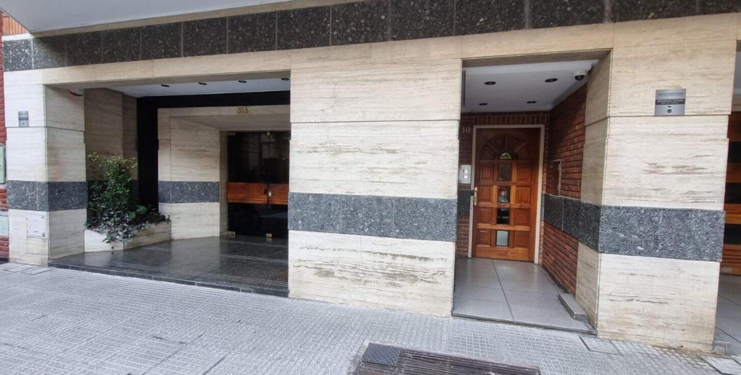Foto de VENTA DEPARTAMENTO SEIS AMBIENTES FLORES COCHERA, imagen 1