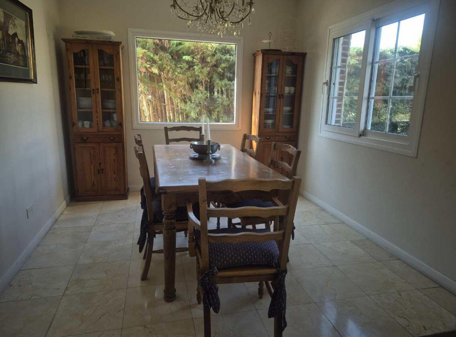 Foto de VENTA CASA 5 AMBIENTES BARRIO CERRADO VILLA ROSA, imagen 1