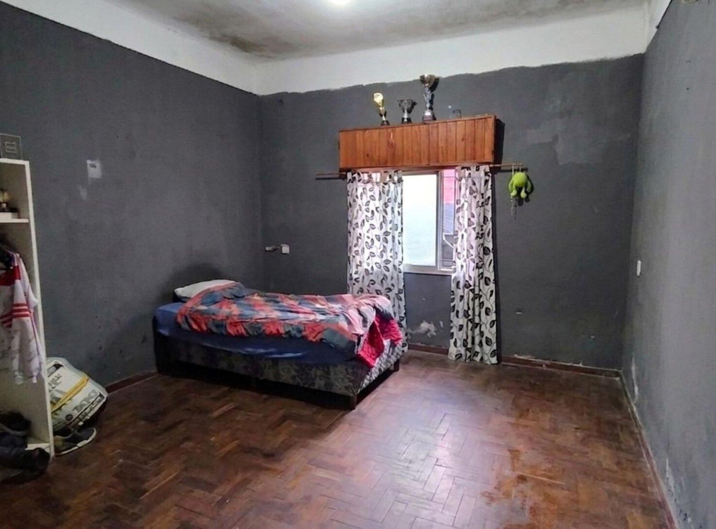 Foto de VENTA CASA 3 AMB CON TERRAZA Y DOS LOCALES LANÚS, imagen 2