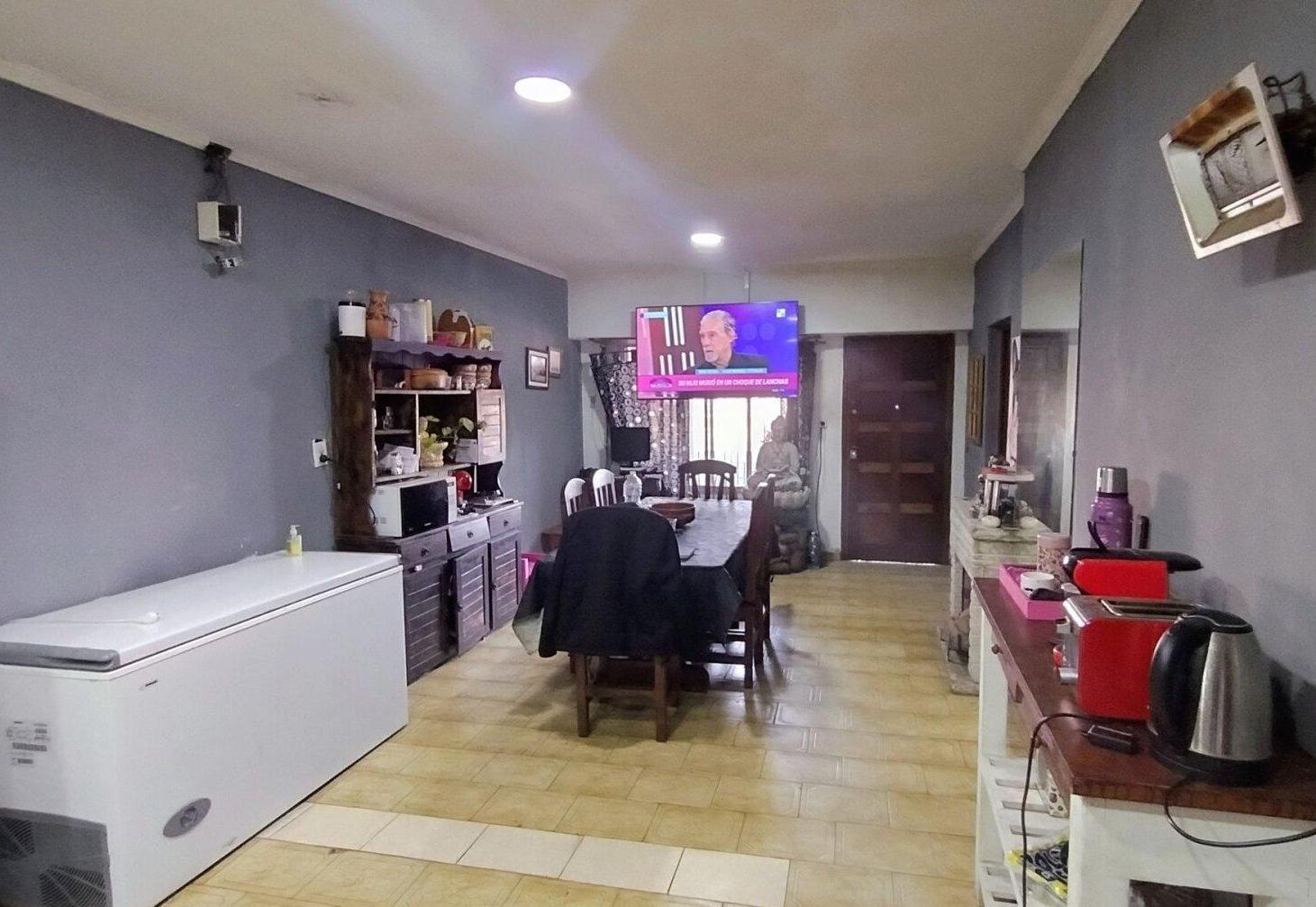 Foto de VENTA CASA 3 AMB CON TERRAZA Y DOS LOCALES LANÚS, imagen 1