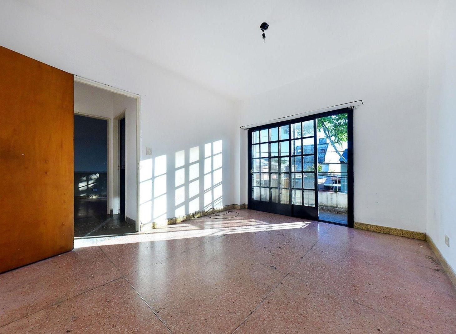 Foto de VENTA PH MULTIFAMILIAR CON TERRAZA EN MUNRO, imagen 3