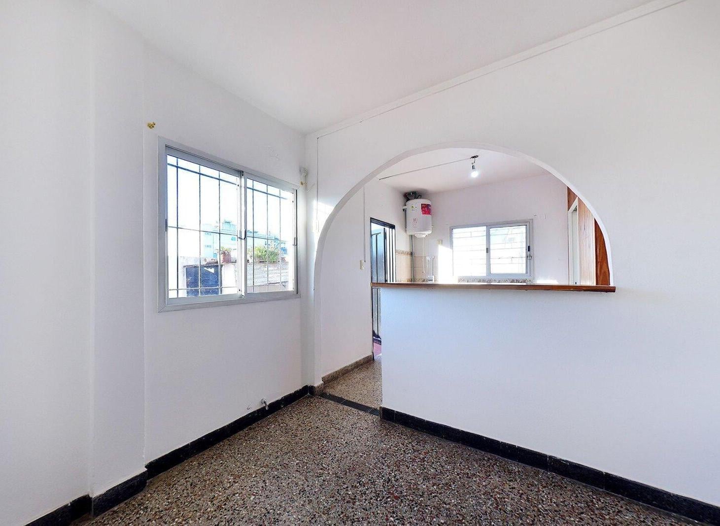 Foto de VENTA PH MULTIFAMILIAR CON TERRAZA EN MUNRO, imagen 4