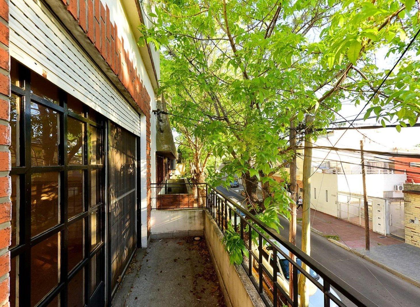 Foto de VENTA PH MULTIFAMILIAR CON TERRAZA EN MUNRO, imagen 1