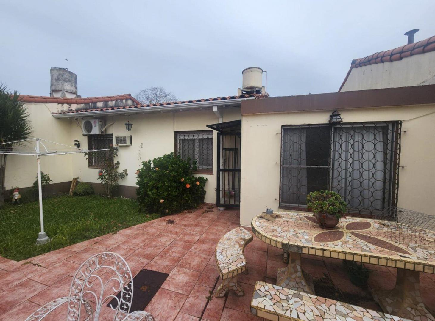 Foto de VENTA DE CASA 3 AMB. EN BANFIELD JARDIN COCHERA, imagen 5