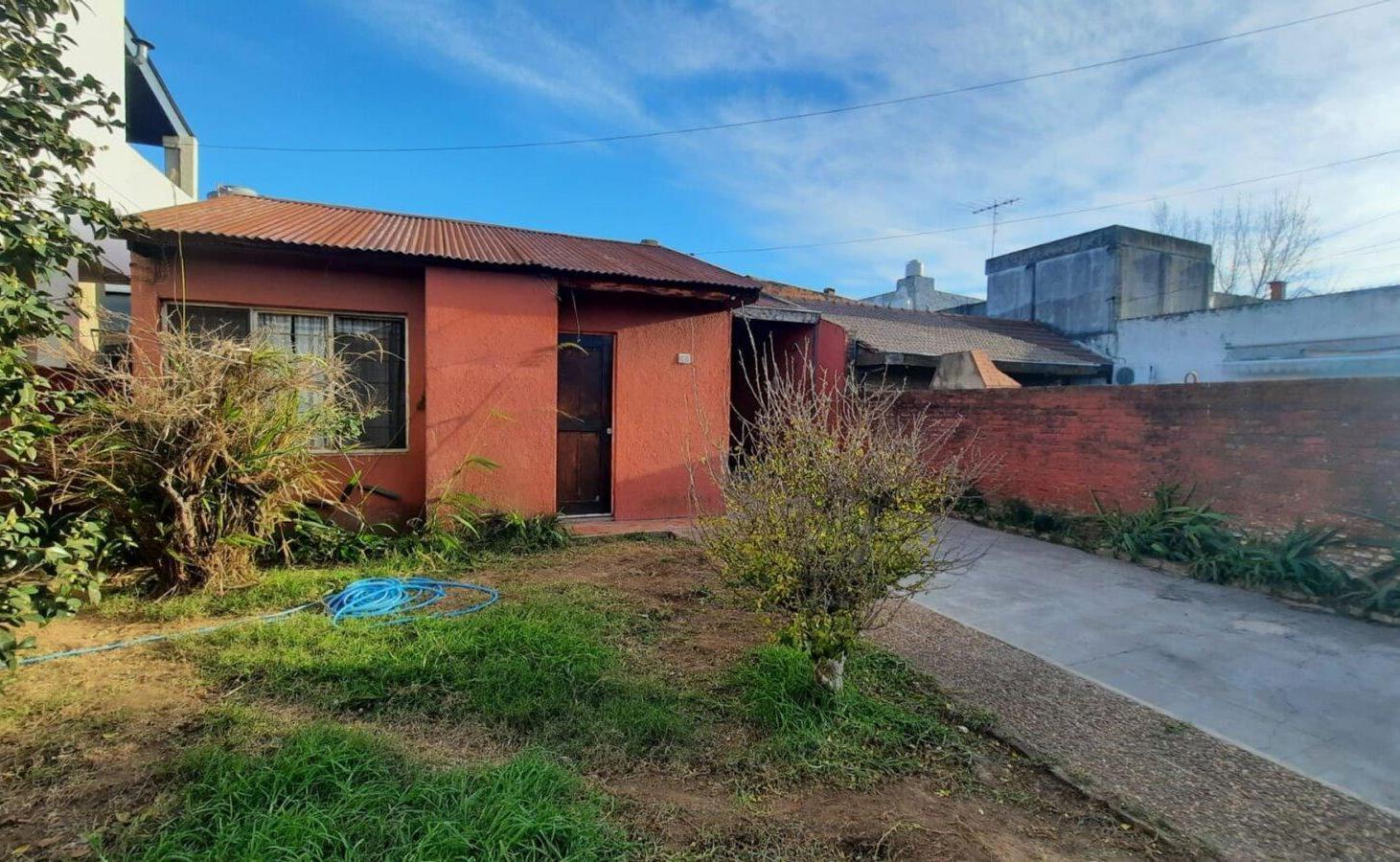 Foto de VENTA CASA 3 AMBIENTES VILLA BALLESTER A RECICLAR, imagen 1