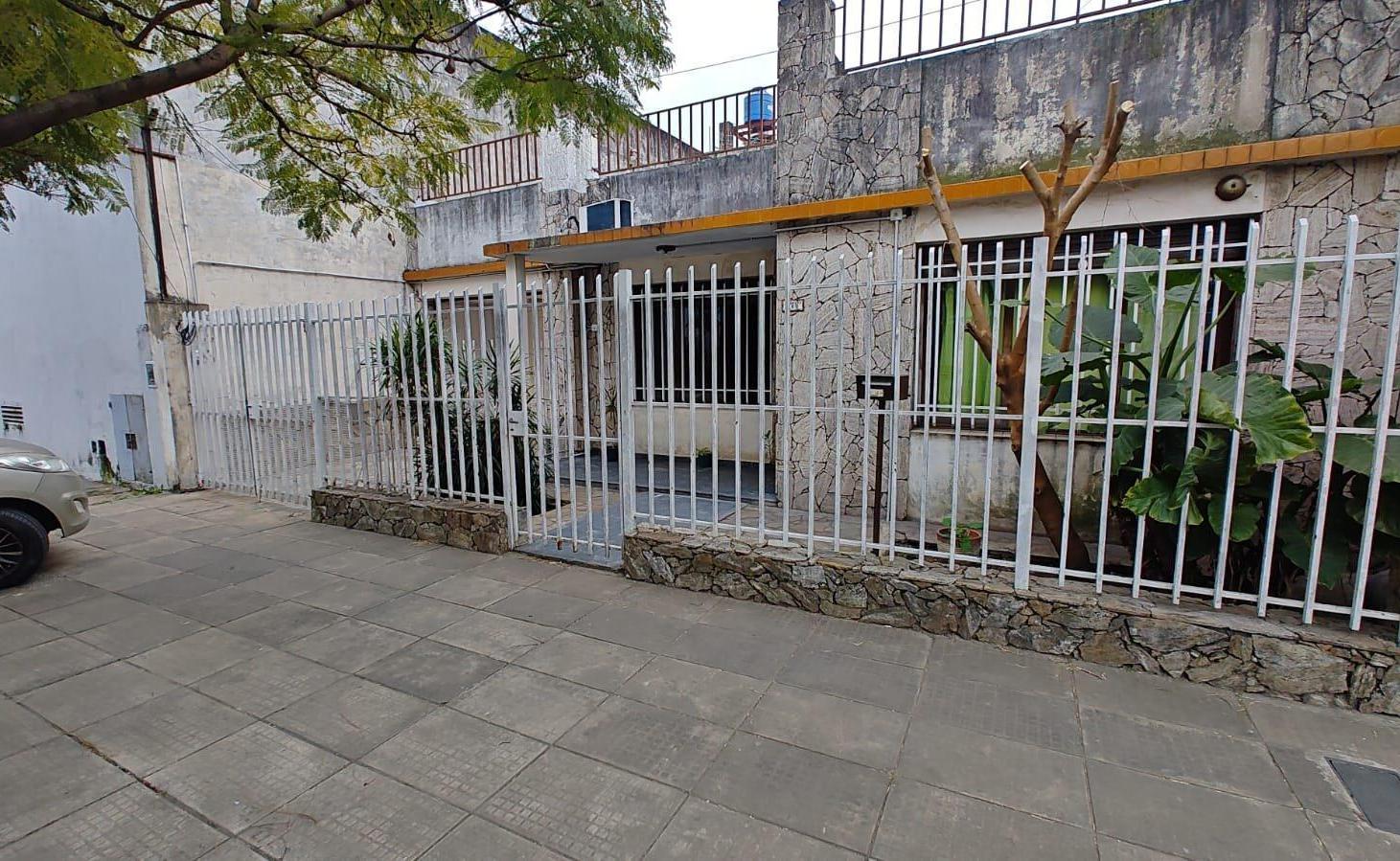 Foto de Venta de casa en Moron 4 ambientes, garage +depto Independiente con, imagen 1