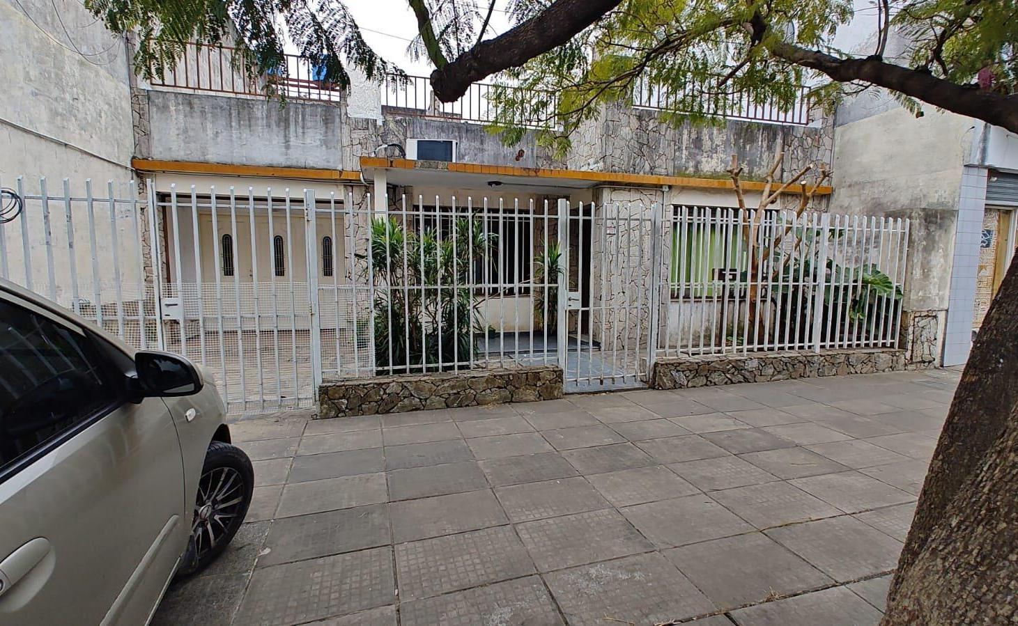 Foto de Venta de casa en Moron 4 ambientes, garage +depto Independiente con, imagen 3