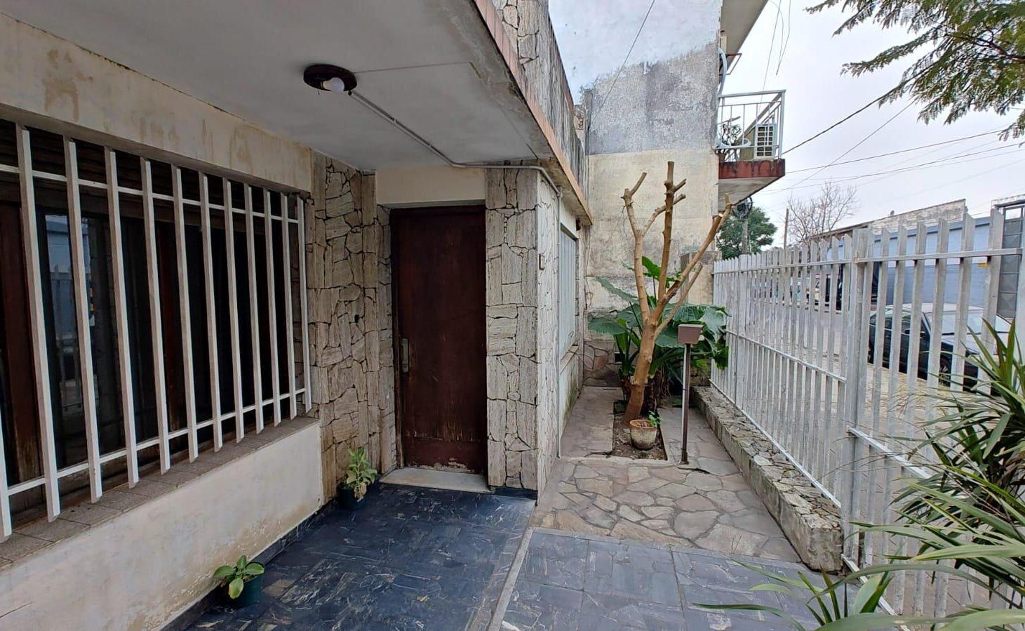 Foto de Venta de casa en Moron 4 ambientes, garage +depto Independiente con, imagen 4
