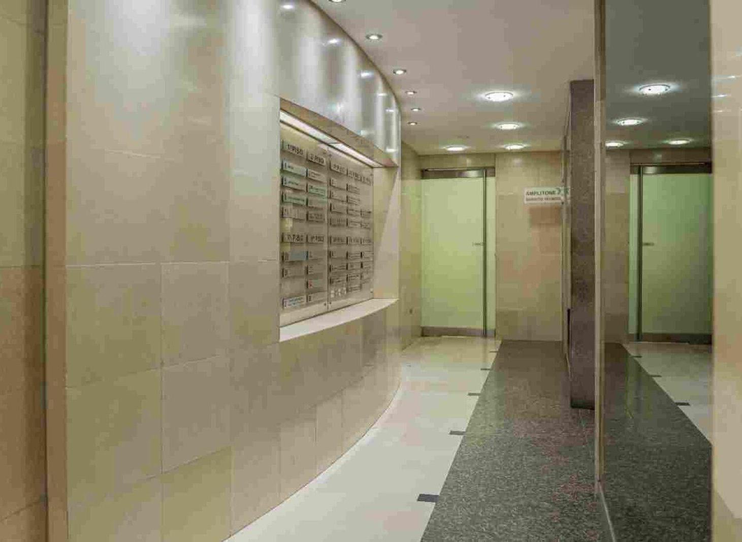 Foto de VENTA OFICINA LUMINOSA APTO CRÉDITO EN SAN NICOLAS, imagen 5