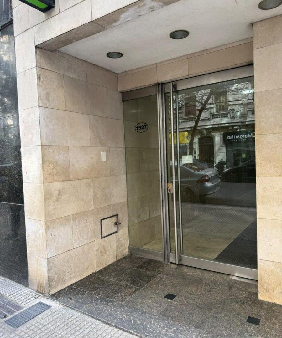 Foto de VENTA OFICINA LUMINOSA APTO CRÉDITO EN SAN NICOLAS, imagen 1