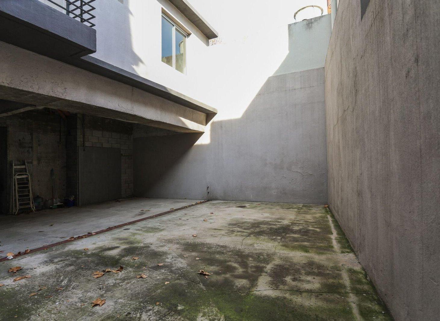 Foto de VENTA COCHERA DESCUBIERTA VELEZ SARFIELD CABA, imagen 1