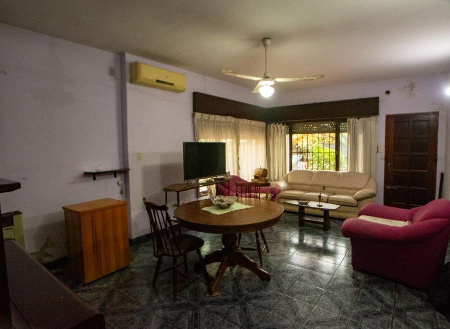 Foto de VENTA CASA 3 AMB EN ITUZAINGO, imagen 2