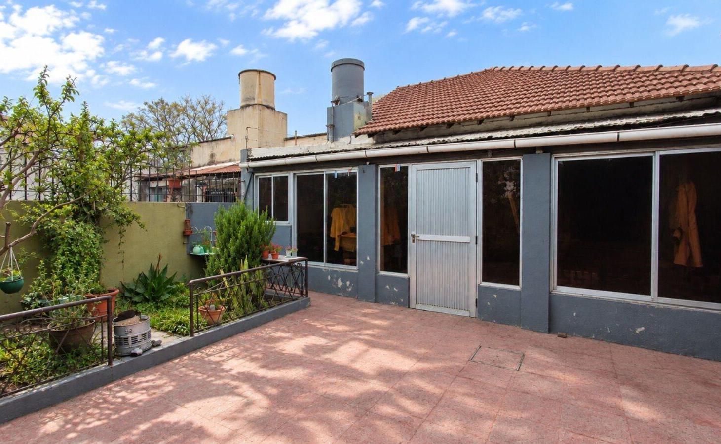 Foto de VENTA CASA LLAVALLOL 4 AMBIENTES COCHERA PATIO, imagen 1