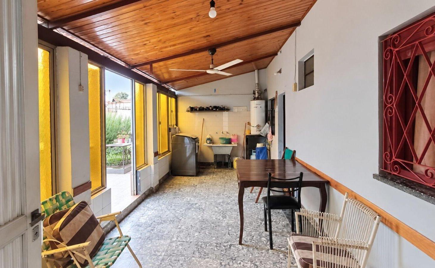 Foto de VENTA CASA LLAVALLOL 4 AMBIENTES COCHERA PATIO, imagen 3