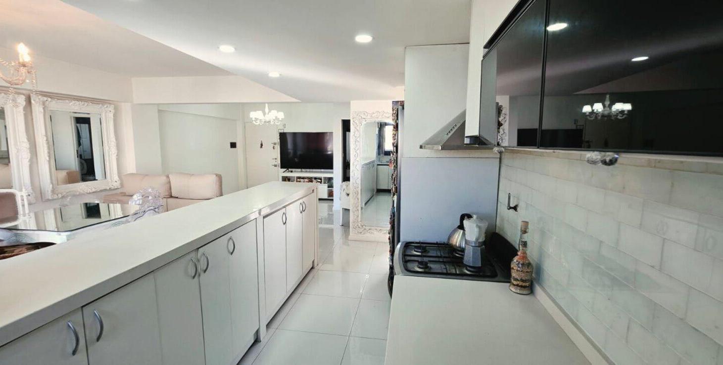 Foto de VENTA DEPTO 3 AMB EN LANÚS CON COCHERA Y BALCÓN, imagen 2