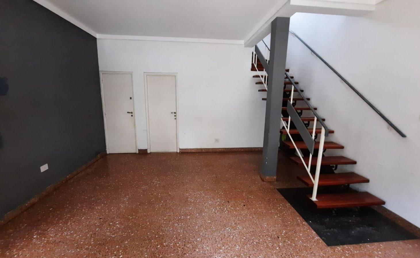 Foto de VENTA CASA 3 AMBIENTES VILLA MARTELLI COCHERA, imagen 2