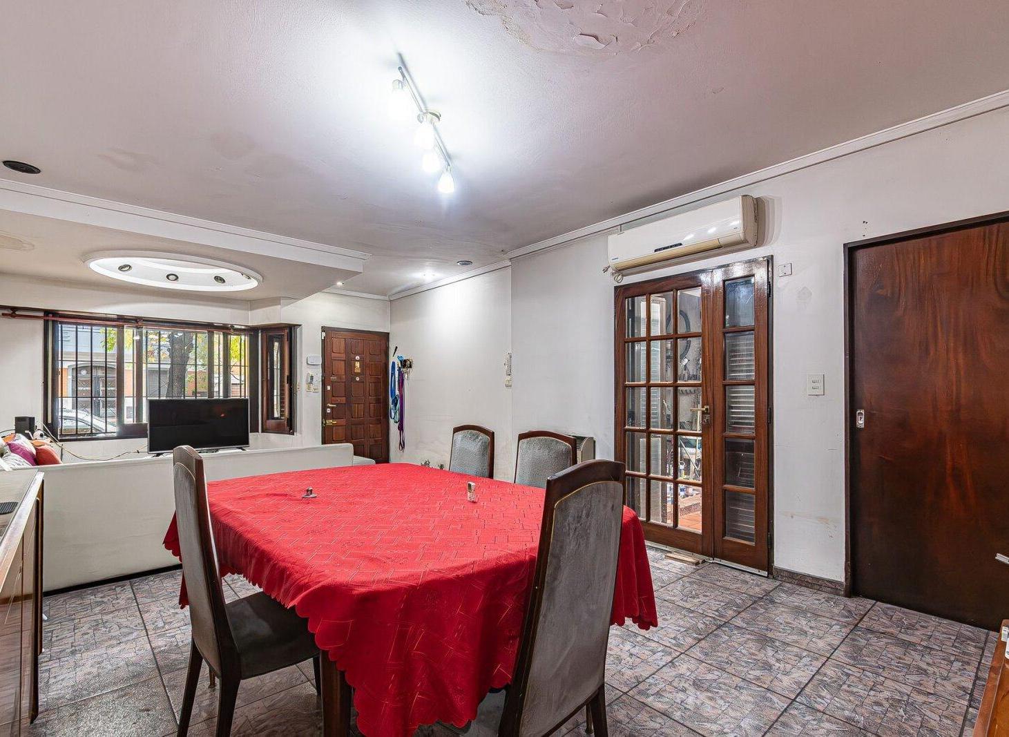 Foto de VENTA CASA 5 AMB CON TERRAZA Y COCHERA EN BARRACAS, imagen 3