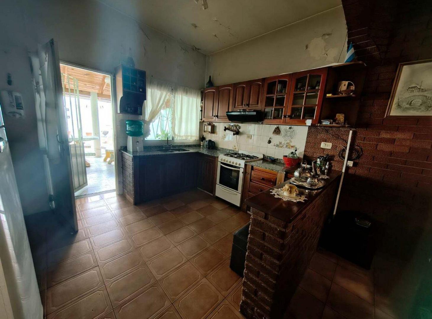 Foto de VENTA CASA 4 AMB EN RAMOS MEJÍA COCHERA Y PATIO, imagen 1