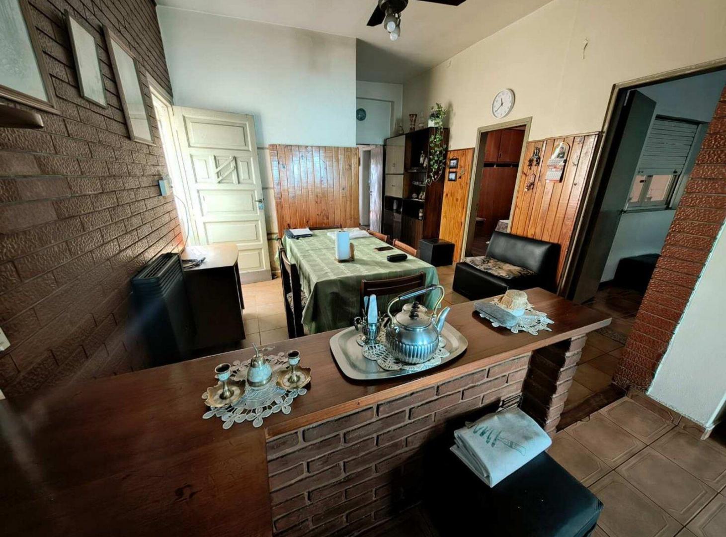 Foto de VENTA CASA 4 AMB EN RAMOS MEJÍA COCHERA Y PATIO, imagen 4
