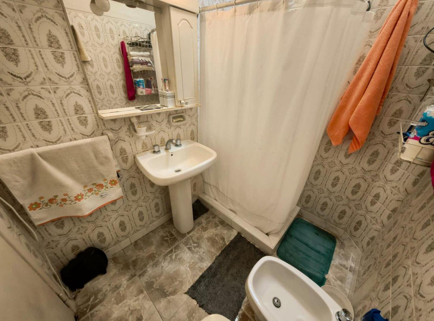 Foto de VENTA CASA 4 AMB EN RAMOS MEJÍA COCHERA Y PATIO, imagen 5