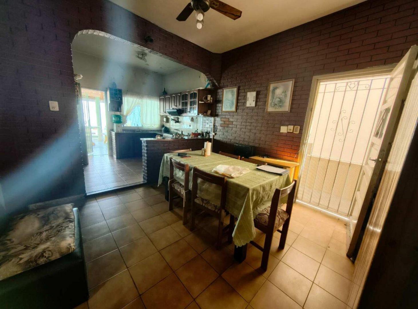 Foto de VENTA CASA 4 AMB EN RAMOS MEJÍA COCHERA Y PATIO, imagen 3
