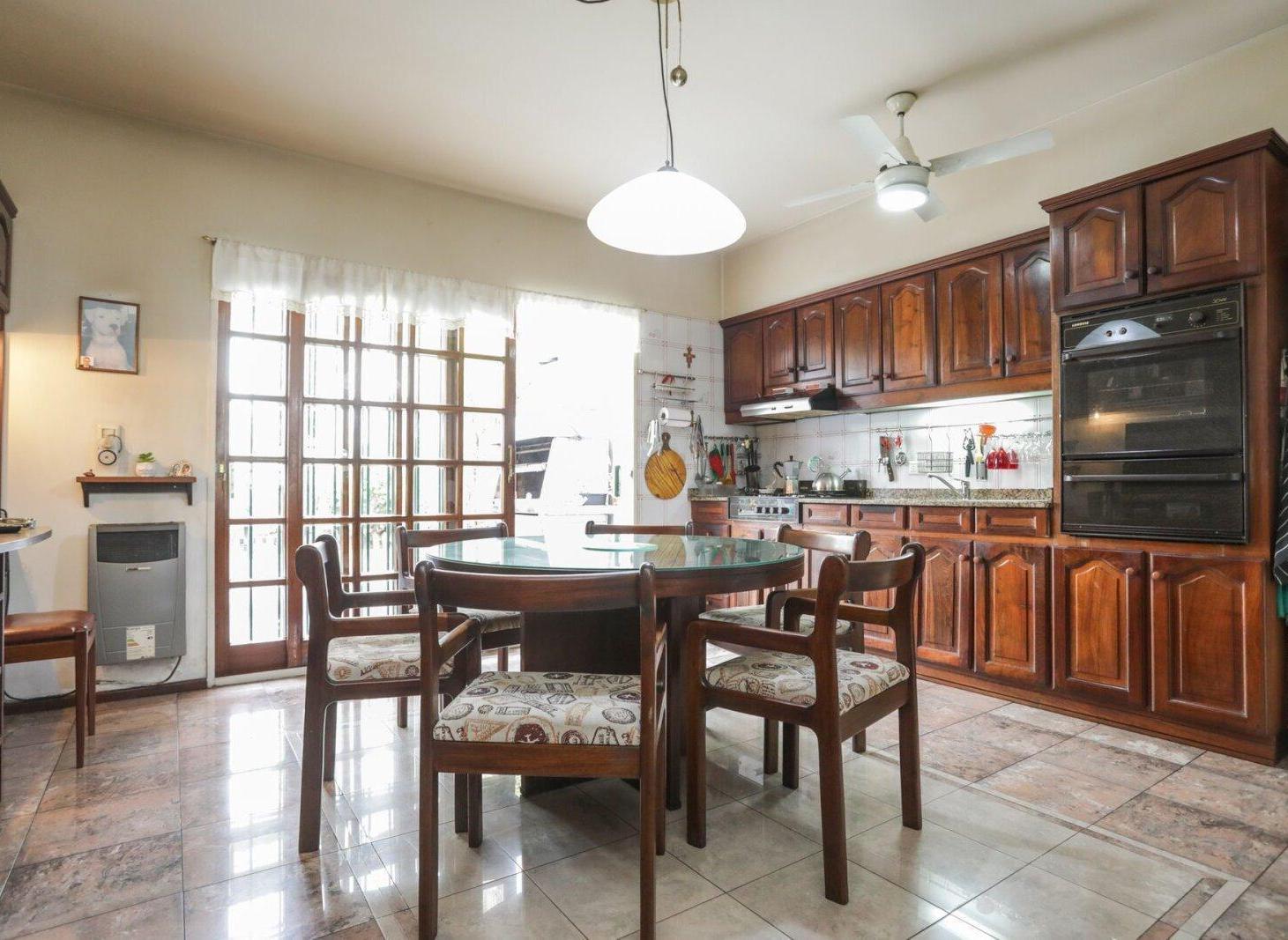 Foto de VENTA CASA 5 AMB CON COCHERA VILLA ORTUZAR, imagen 4