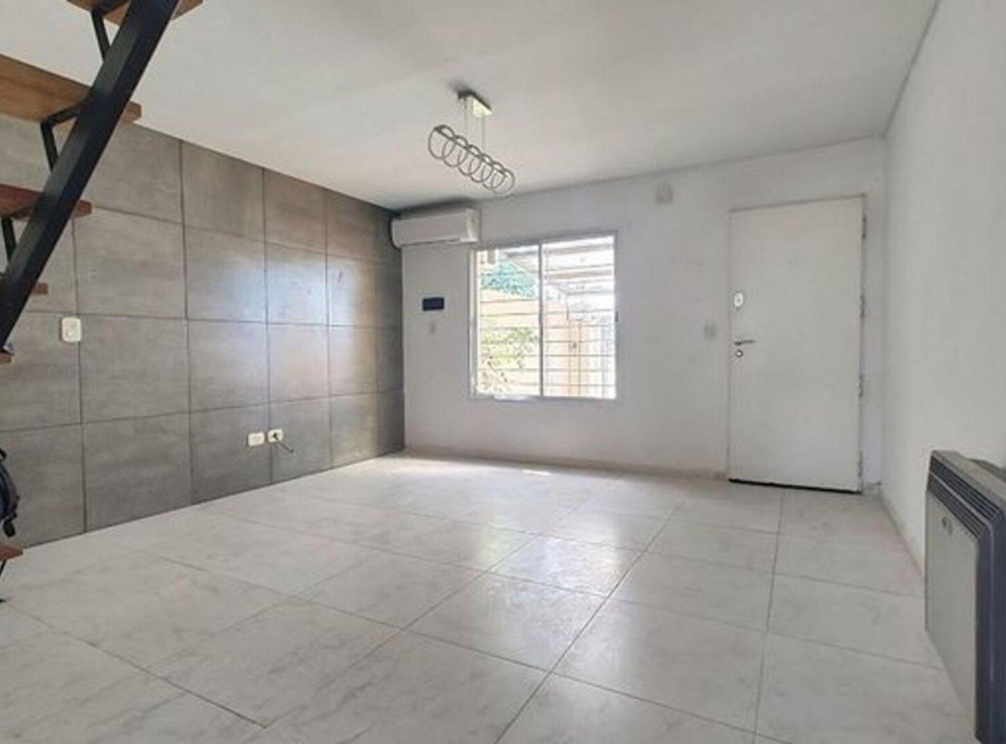 Foto de VENTA ITUZAINGO DUPLEX 4 AMB COCHERA APTO CREDITO, imagen 1