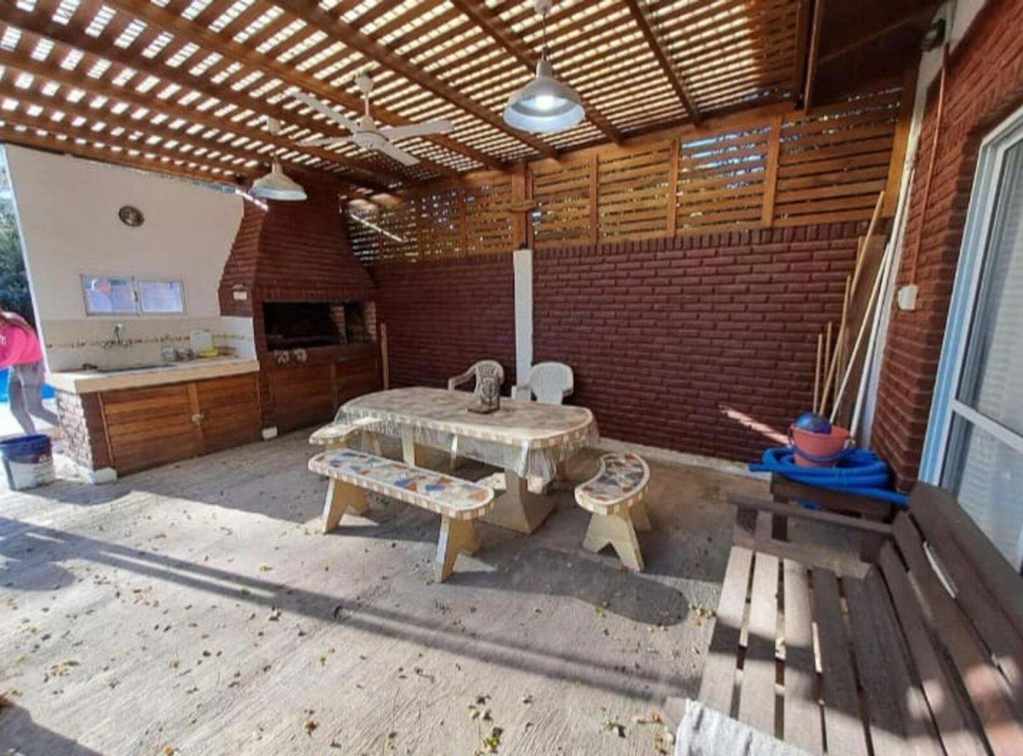 Foto de VENTA CASA JOSE C PAZ CON PILETA, imagen 5