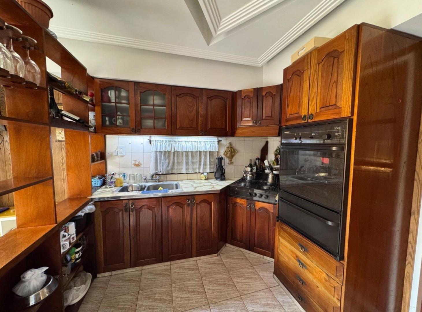 Foto de LUZURIAGA, CASA MULTIFAMILIAR EN VENTA 8 AMBIENTES, imagen 5