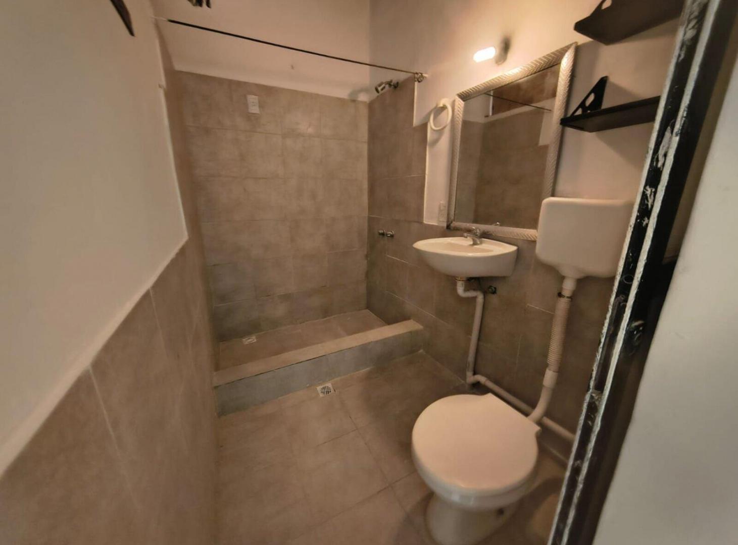 Foto de VENTA DE 4 DEPTOS LOTE DE 320 MTR PILAR, imagen 4