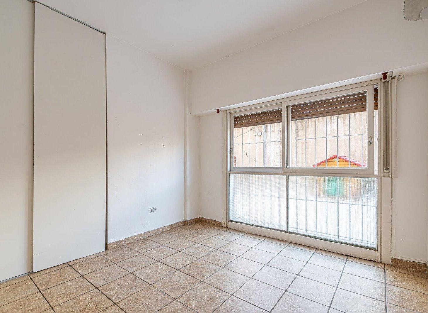 Foto de VENTA DEPTO 3 AMB DEVOTO CON ESTUDIO Y PATIO, imagen 2