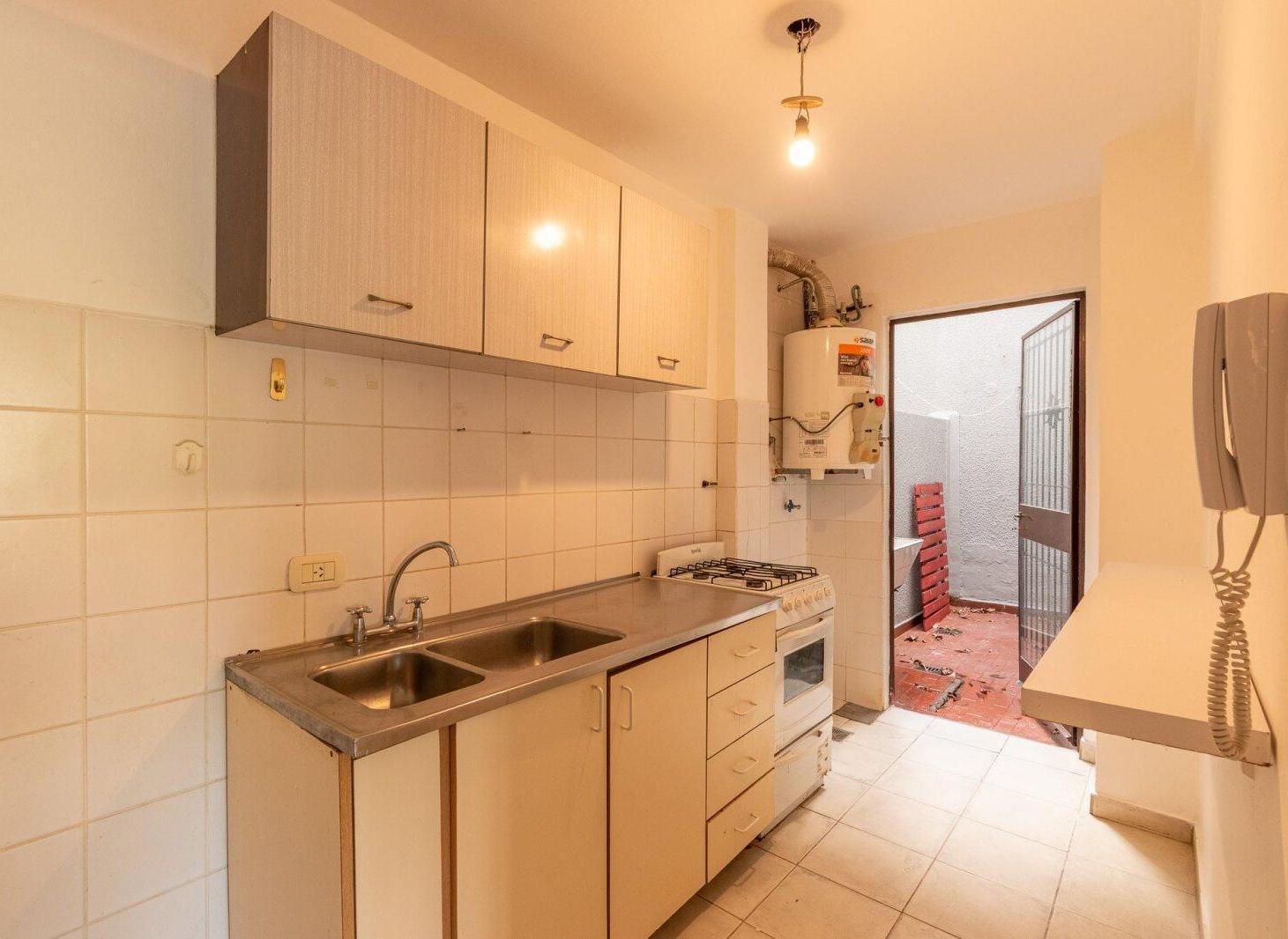 Foto de Venta depto. 3 amb con patio, cochera San Isidro centro, imagen 1